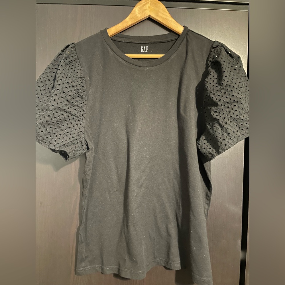 GAP Black Short Sleeve Tee with Eyelet Sleeves and Classic Crew Neck - Picture 5 of 5